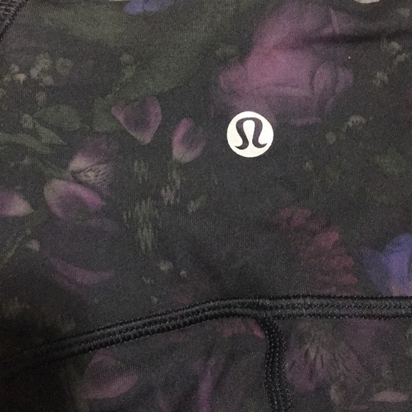 Lululemon crops with mesh sides size 4 - Picture 2 of 3